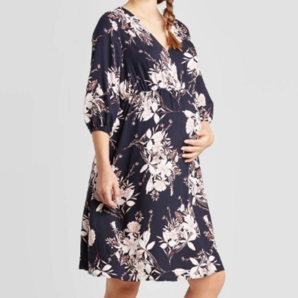 Isabel Maternity by Ingrid & Isabel Navy Floral Dress. Size M